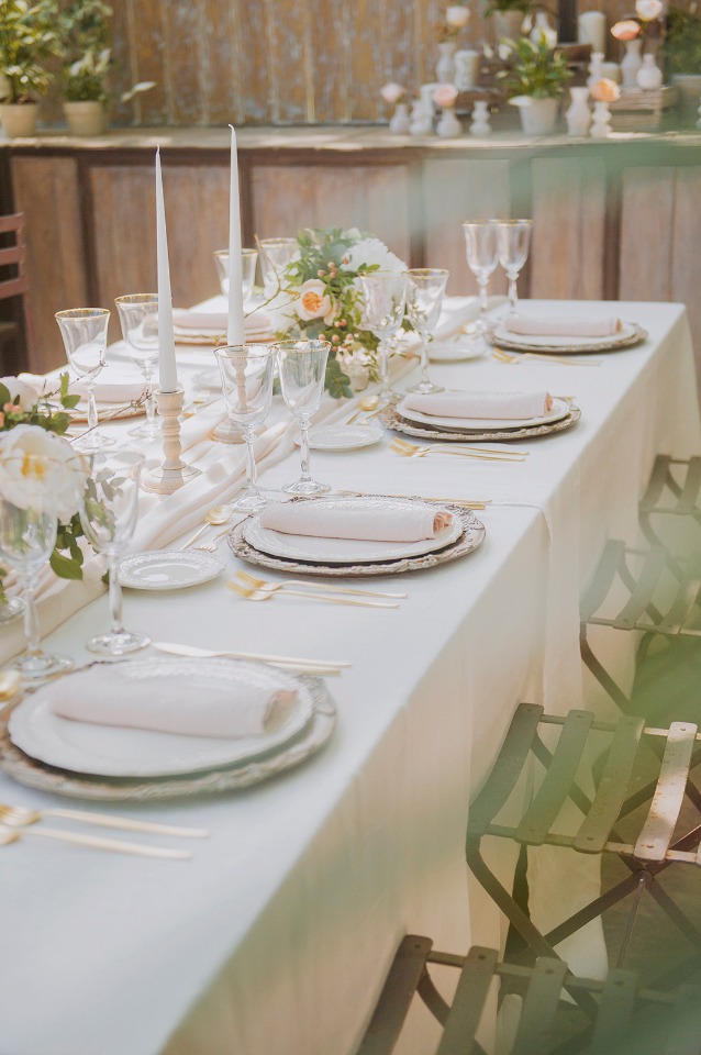 elegant and sweet peach and gold table decor