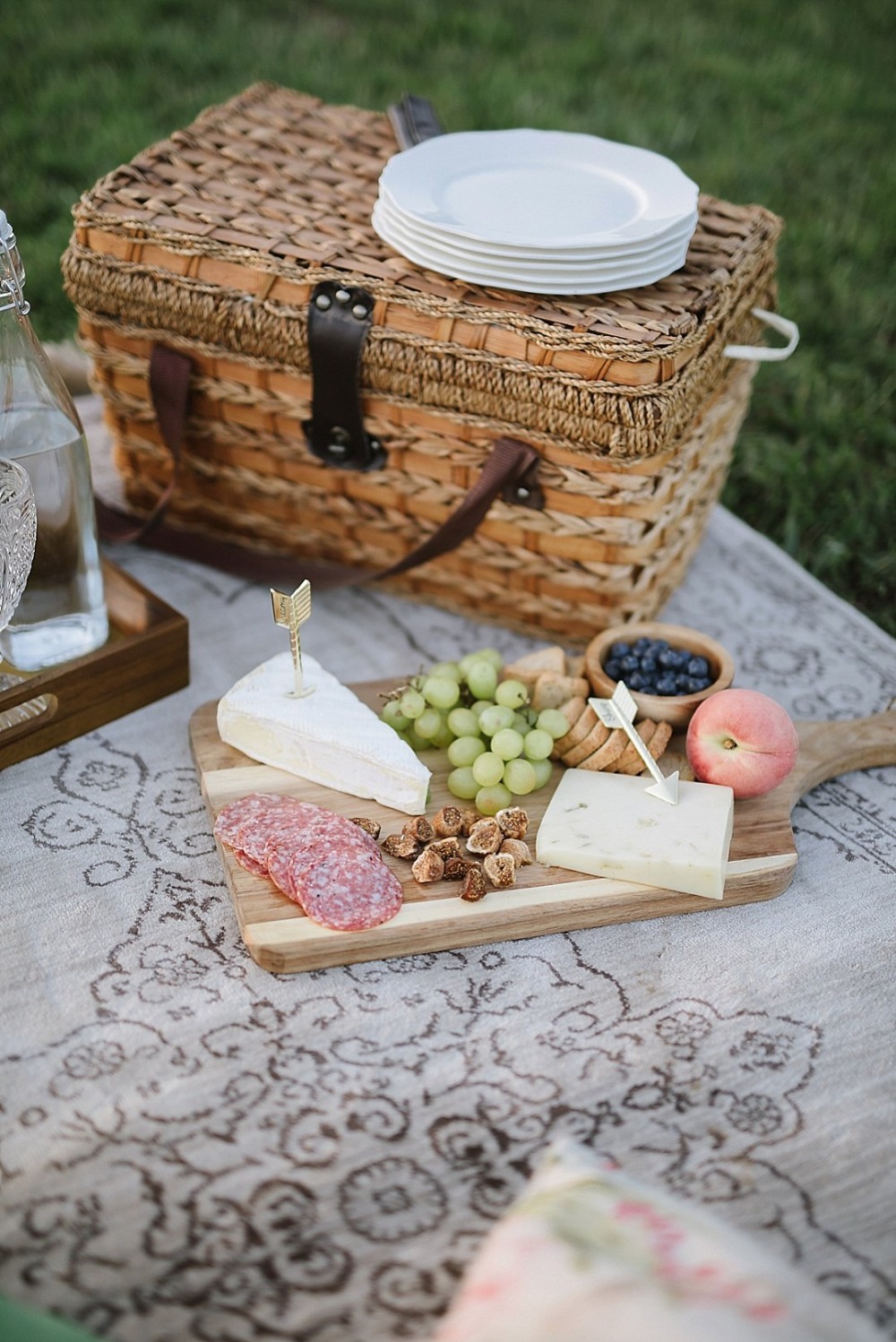Cute picnic ceremony idea