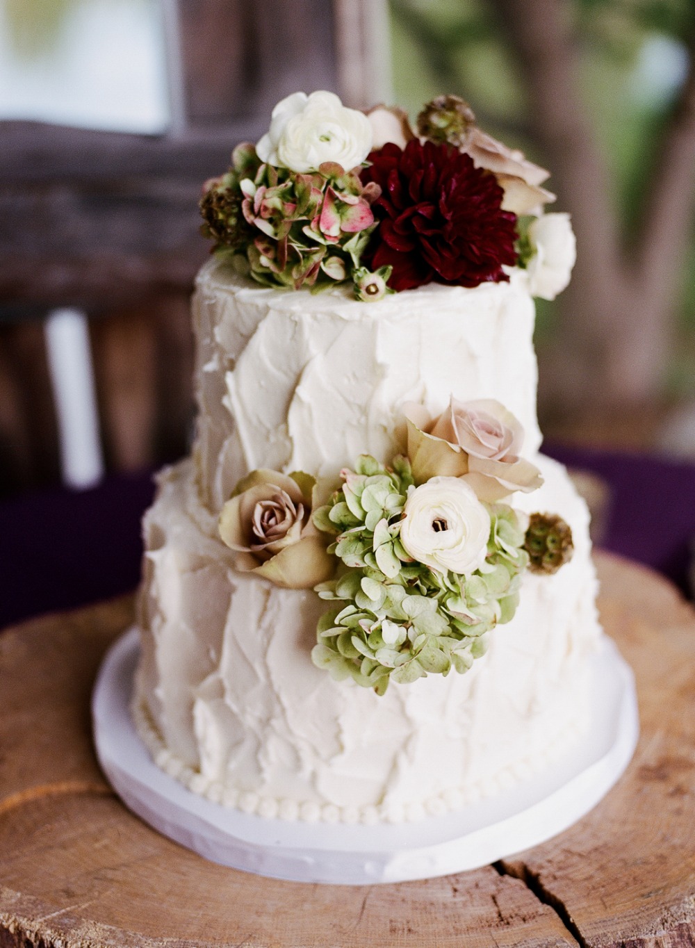 Beautiful hydrangea wedding cake