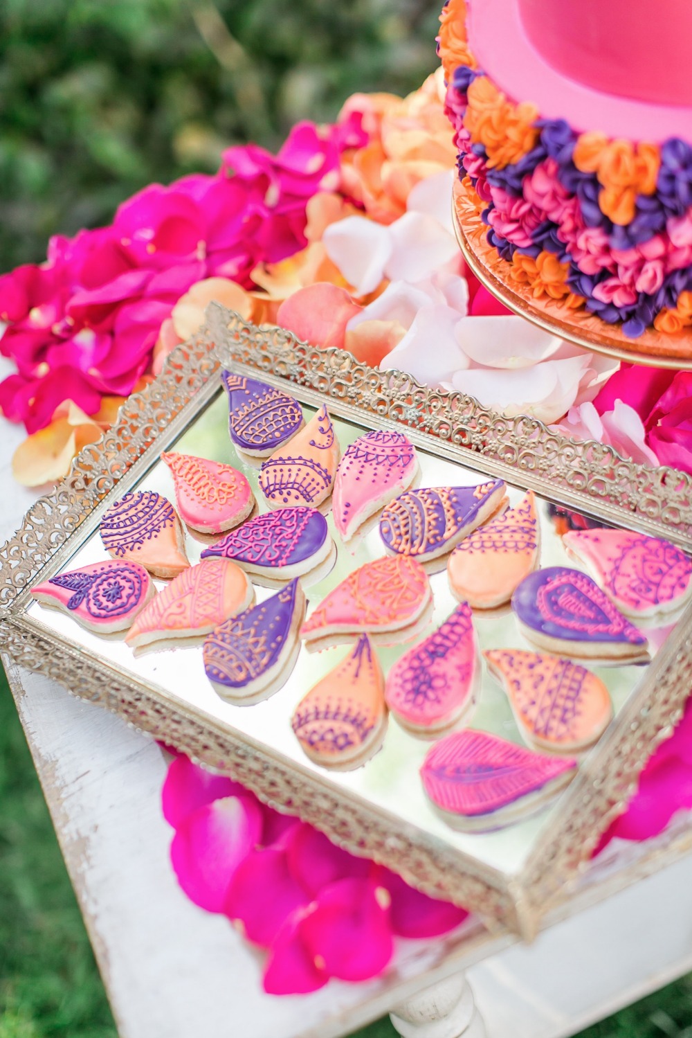Gorgeous cookies with henna pipping