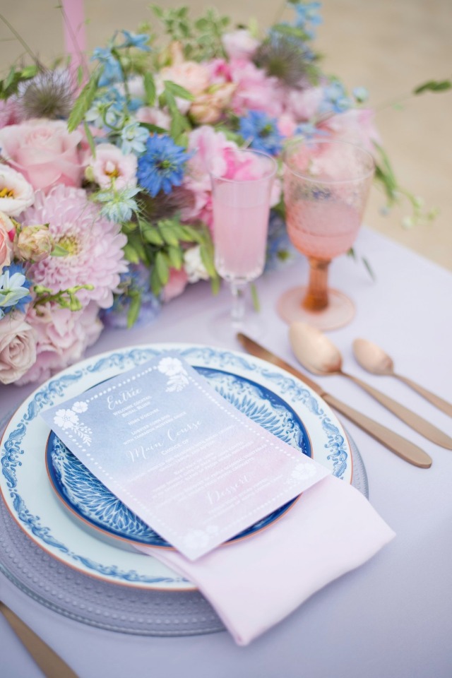 pink and blue wedding table decor