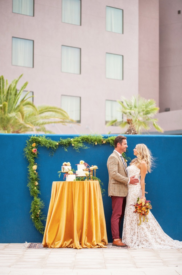 blue and gold wedding cake table