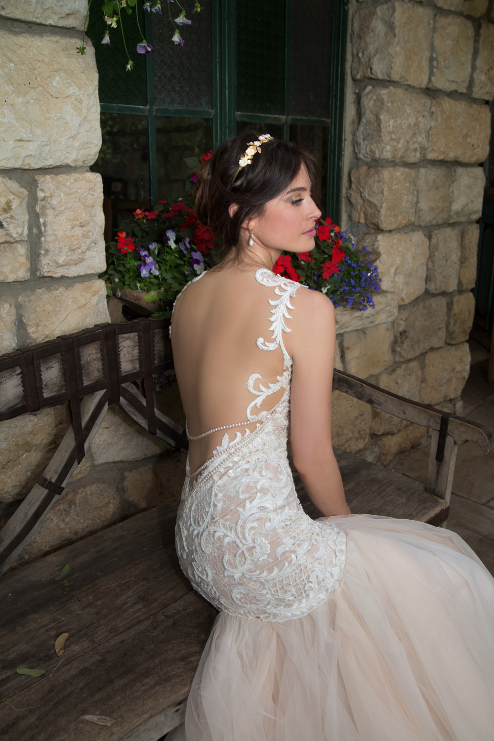 ANGELIC BACK SITTING
