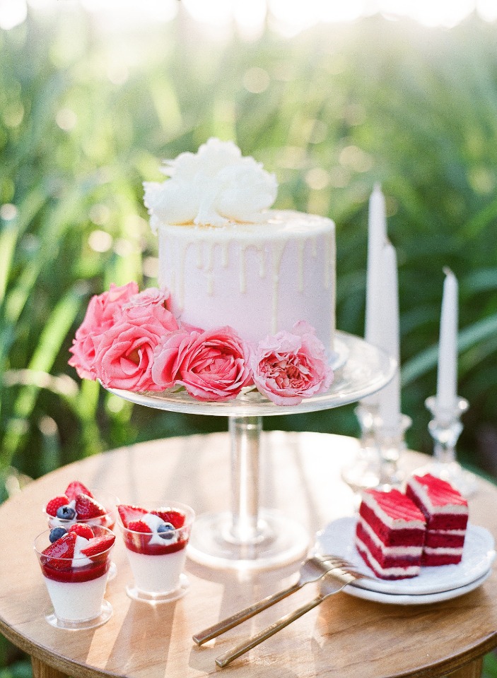 sweet little wedding cake table