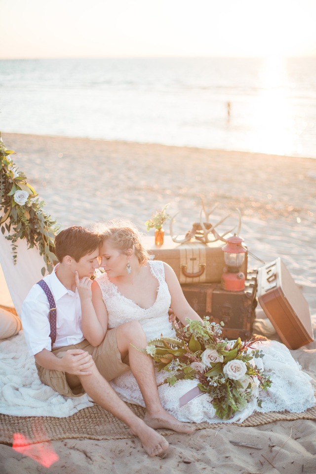 sunset beach photo ideas for vintage rustic bride and groom