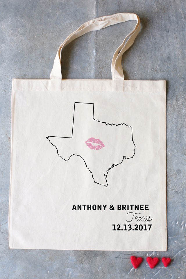 Custom Texas wedding tote bag with kiss and wedding date