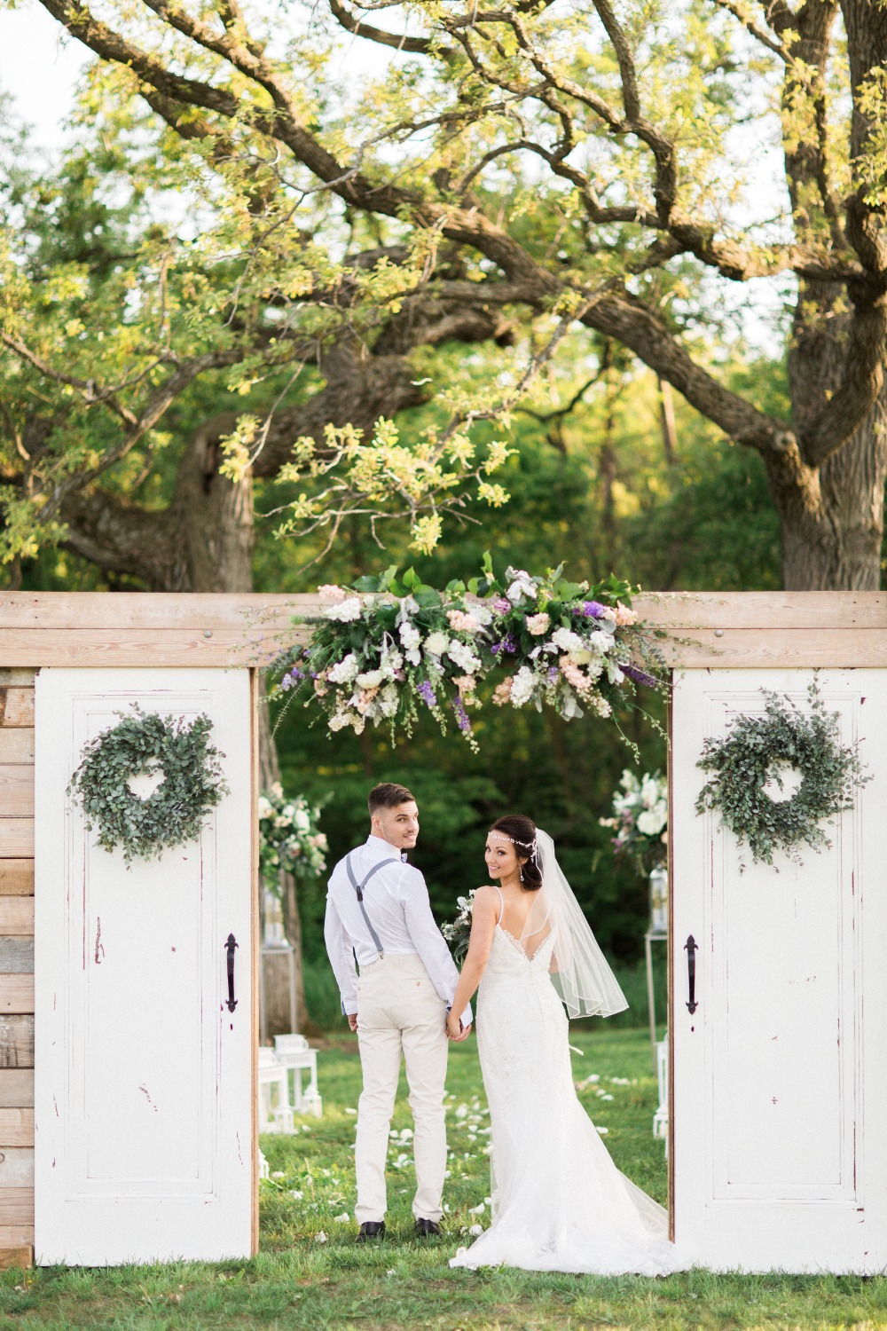 luxury-barn-wedding-in-white-grey-and