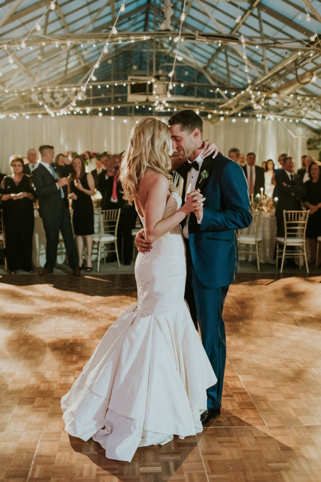 romantic first dance for the newlyweds
