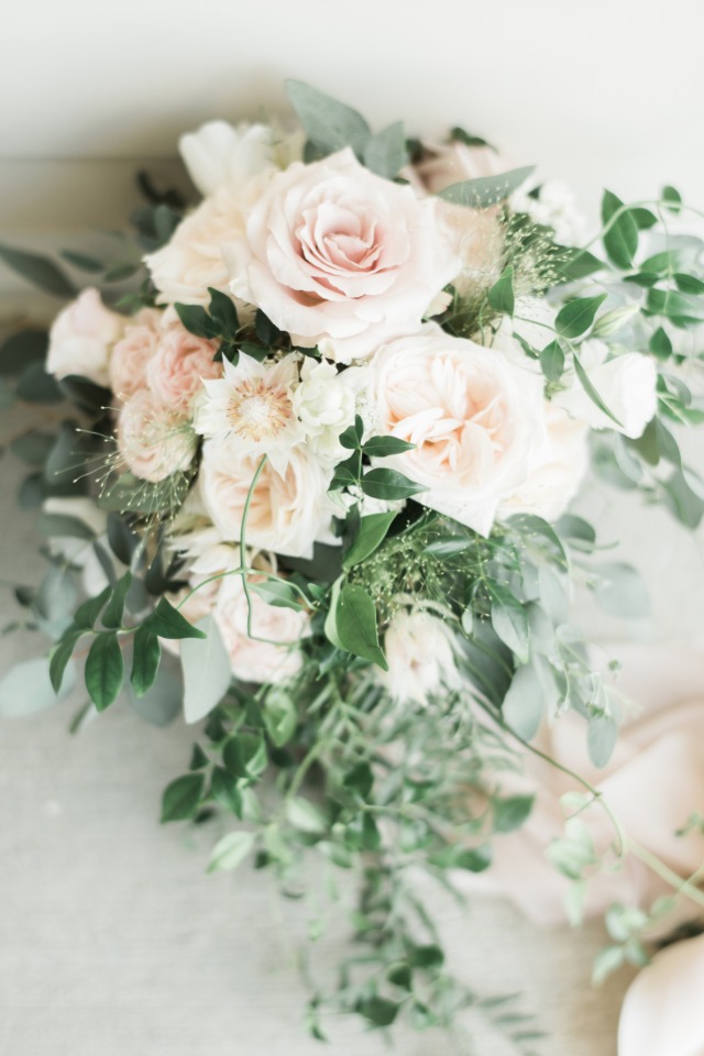 blush and peach wedding bouquet