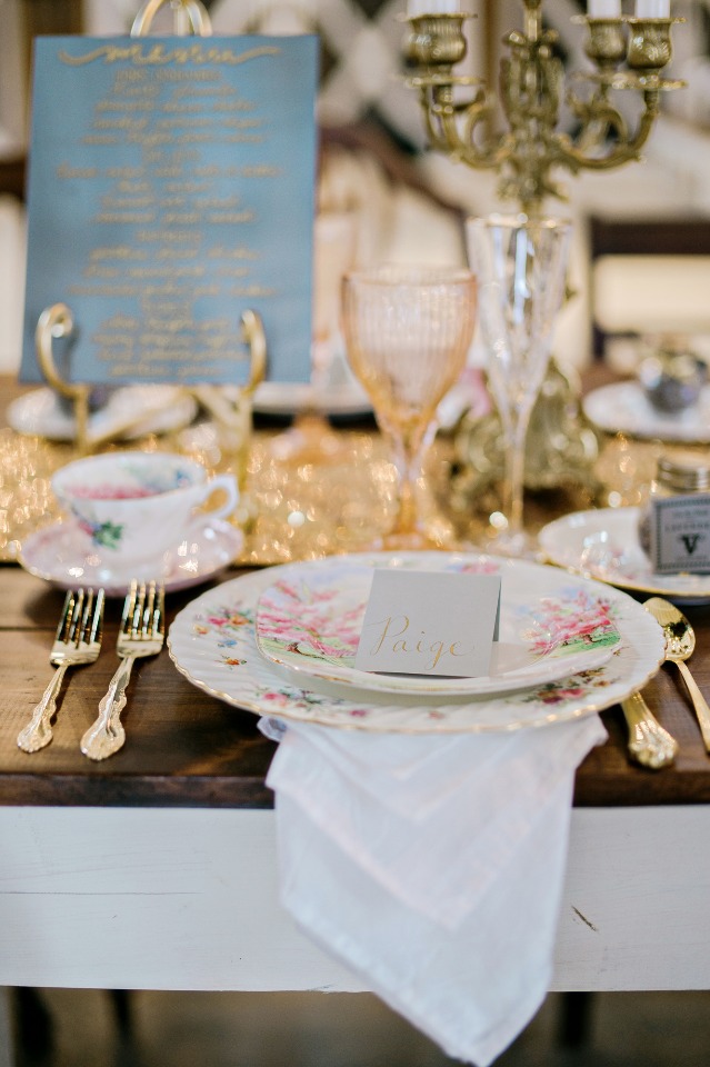 mismatched wedding china for your vintage wedding table