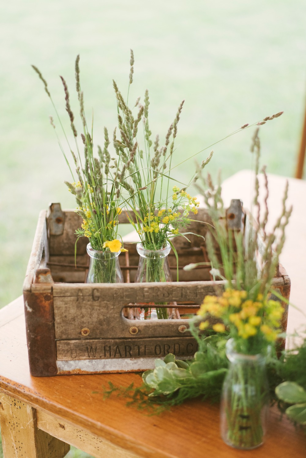 vintage-shabby-chic-farm-wedding-ideas