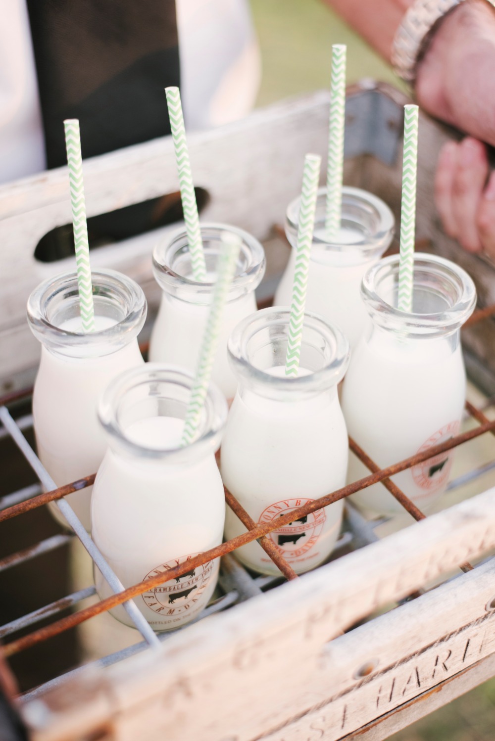 vintage-shabby-chic-farm-wedding-ideas