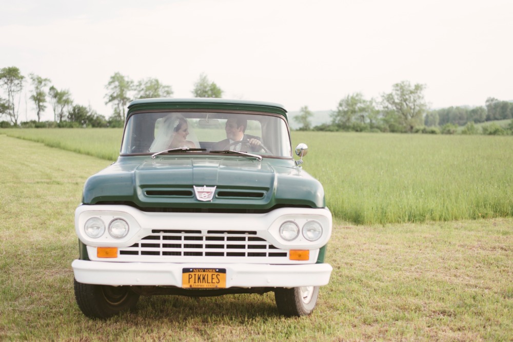 vintage-shabby-chic-farm-wedding-ideas