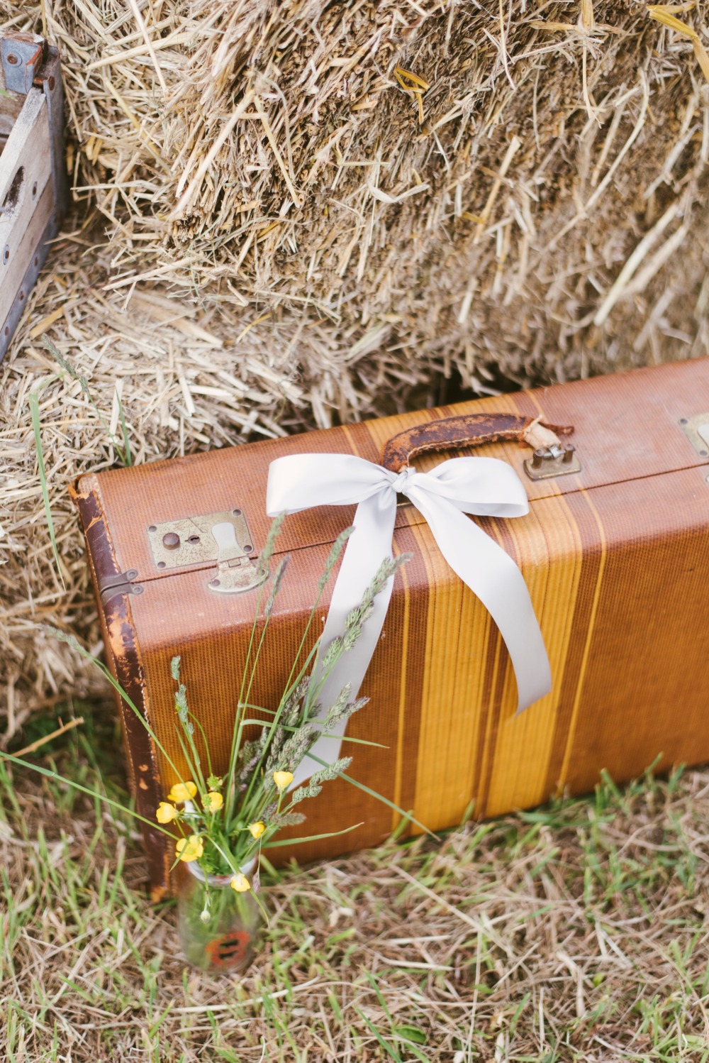 vintage-shabby-chic-farm-wedding-ideas