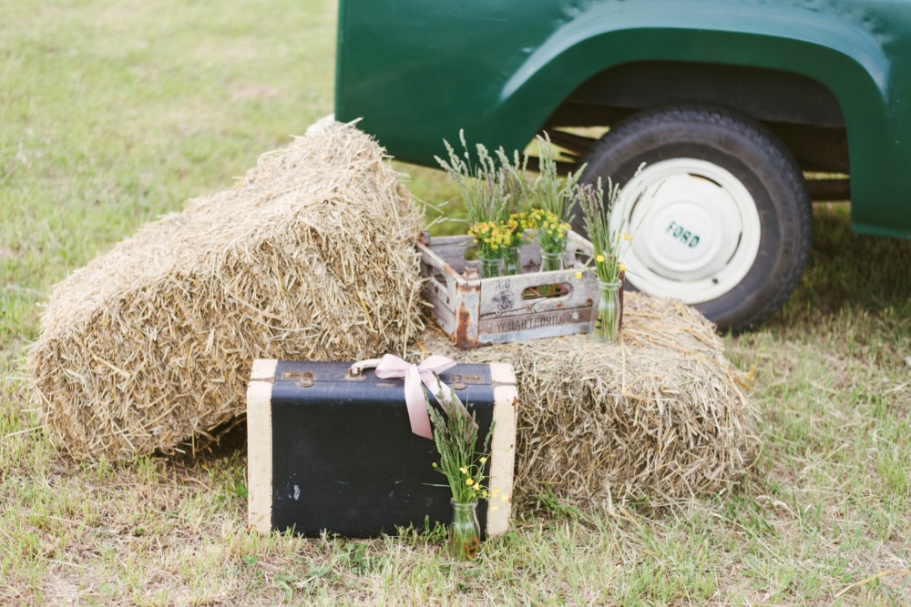 vintage-shabby-chic-farm-wedding-ideas