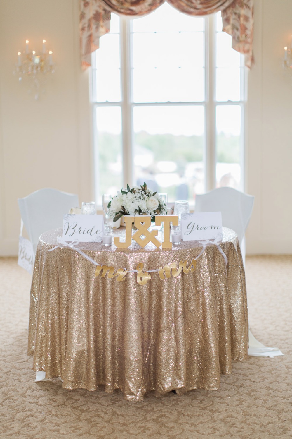 Elegant wedding table with gold sequins and floral decor