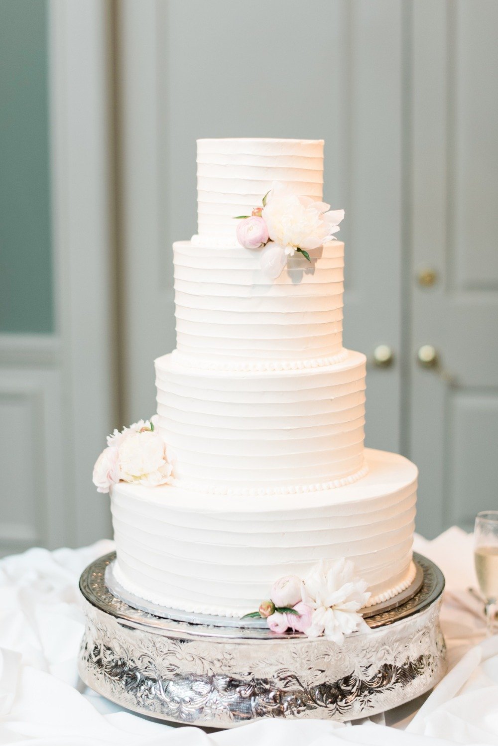 Pretty white wedding cake