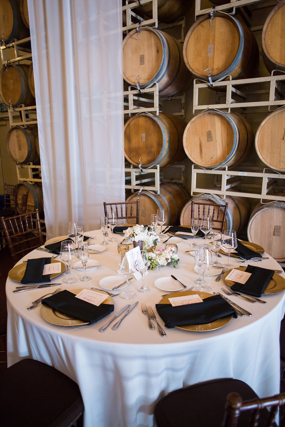 black and gold table decor