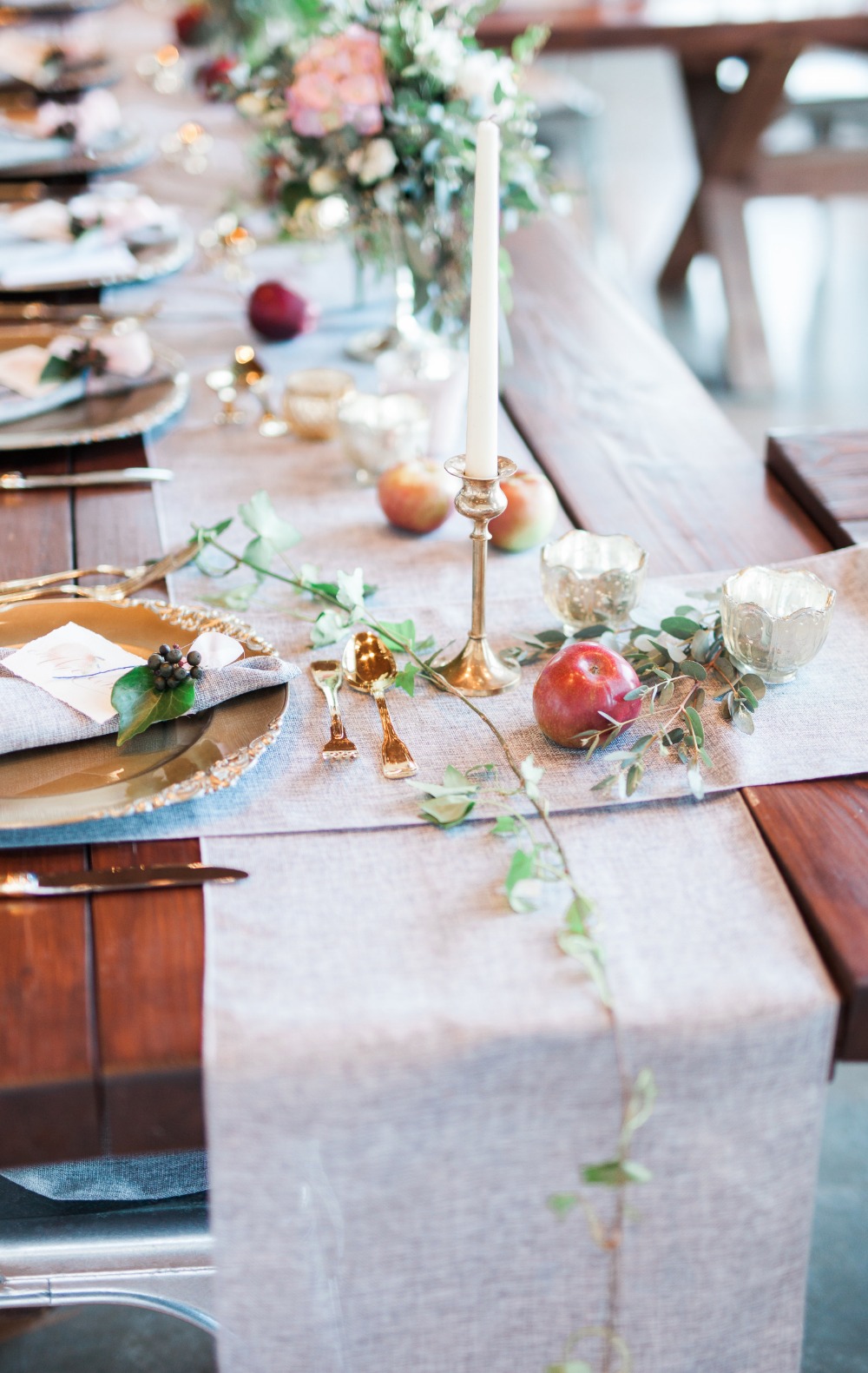 Elegant table setting with gold accents and floral decor