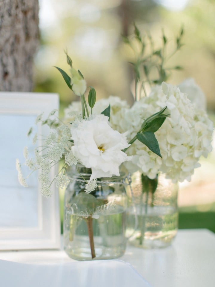 simple white flower arrangements