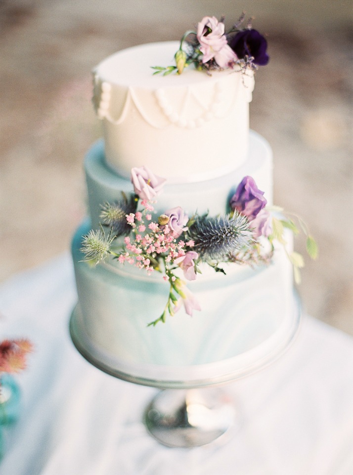 Elegant blue, white and grey wedding cake