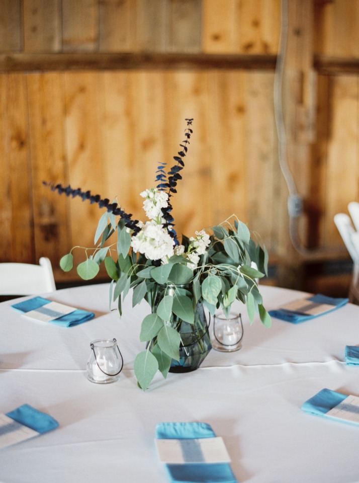 simple and chic wedding table decor