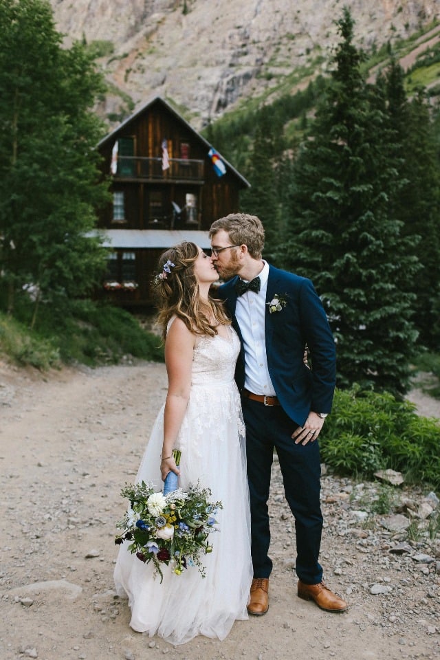 wedding kiss at Eureka Lodge