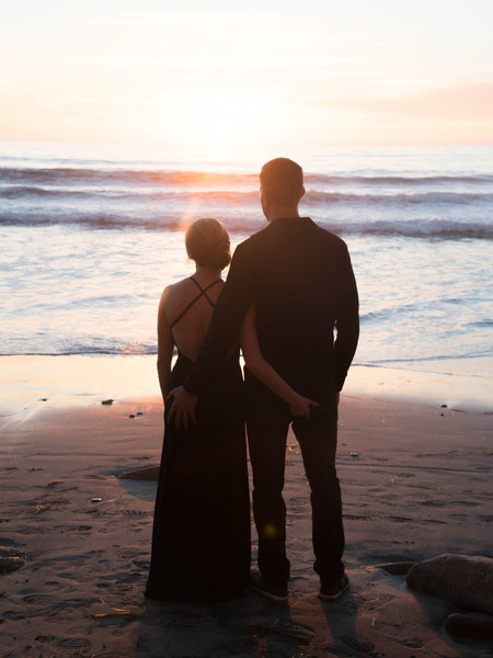 Beautiful Engagement Session That Ends With A Breathtaking Sunset