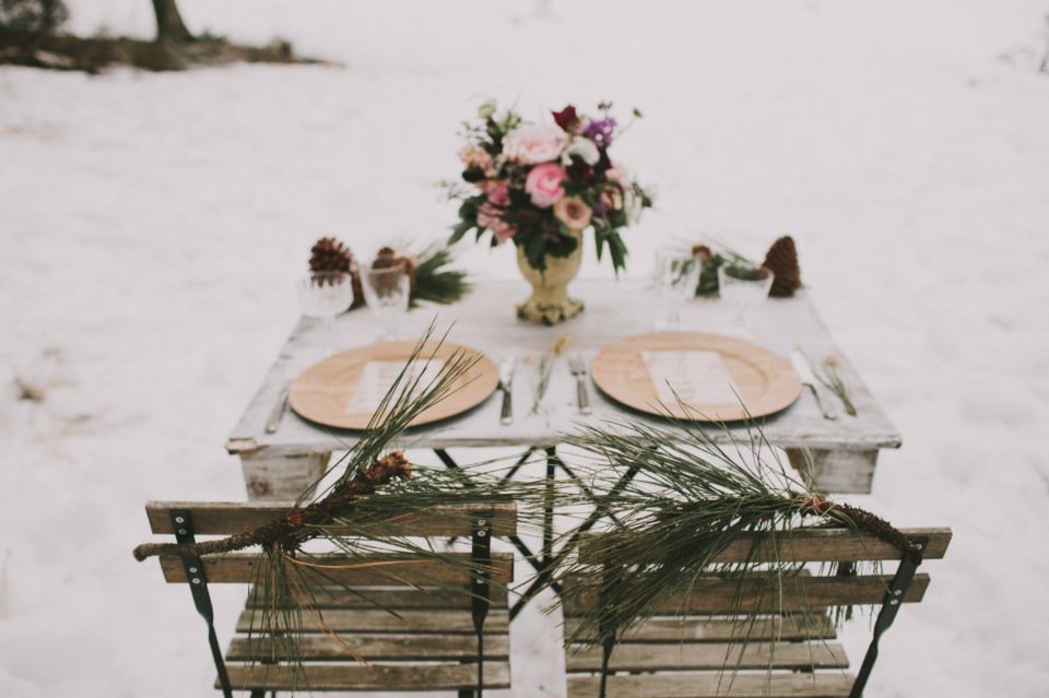 rustic winter sweetheart table
