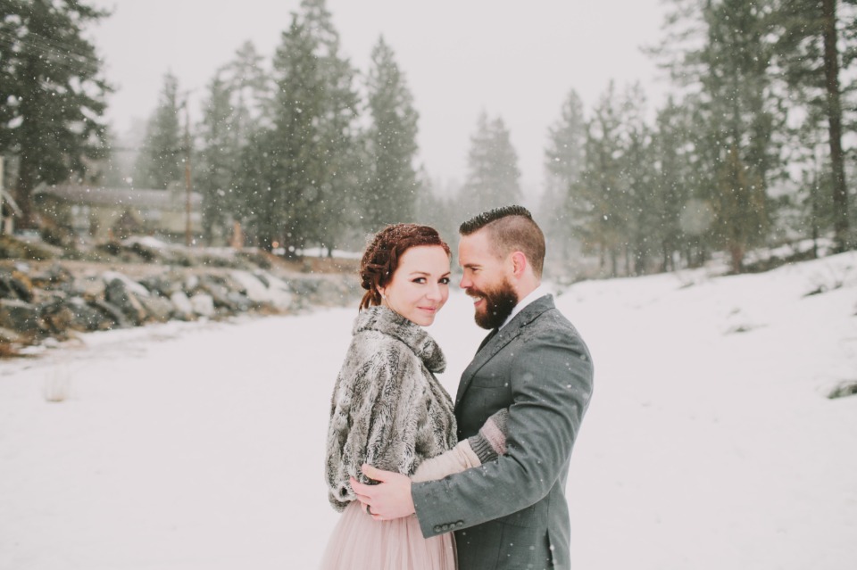 snowy day wedding couple