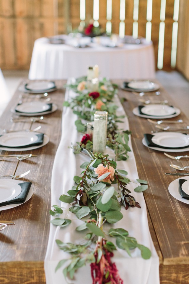 Chic and simple table decor