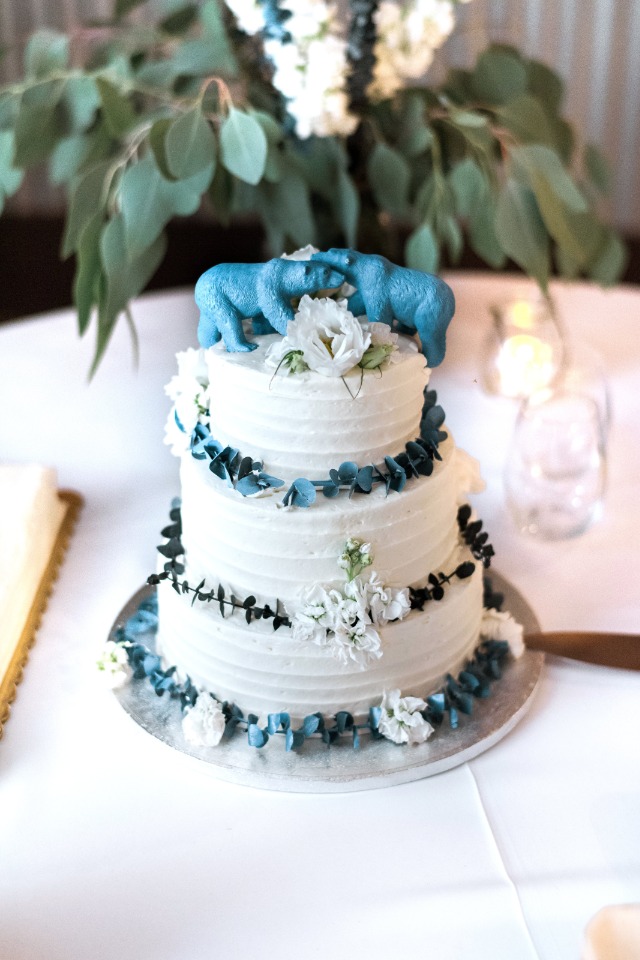 blue bear topped wedding cake