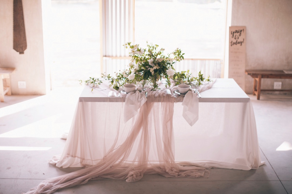 blush and white wedding table decor