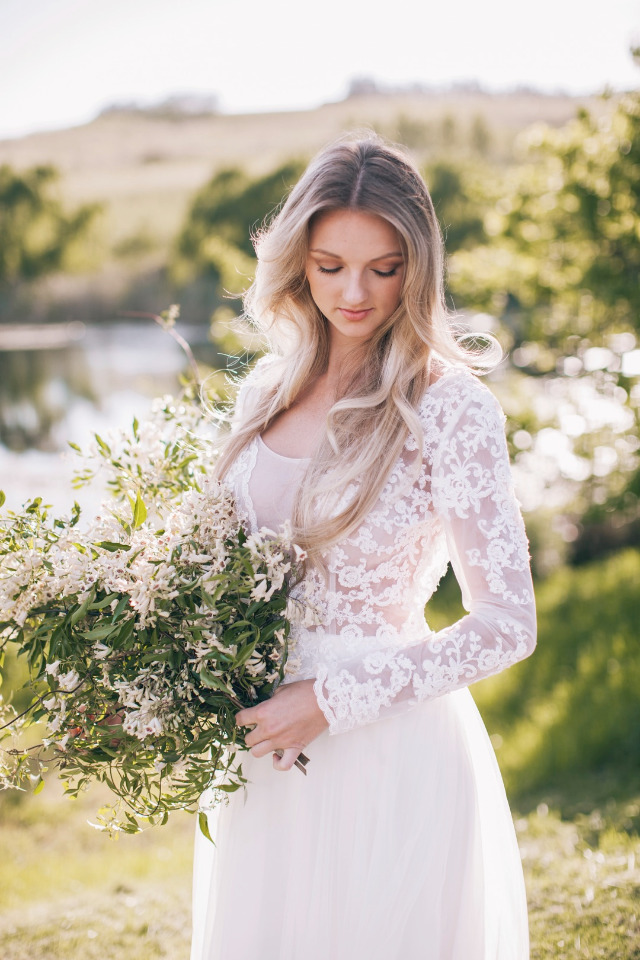 beautiful bridal look with flowing white dress