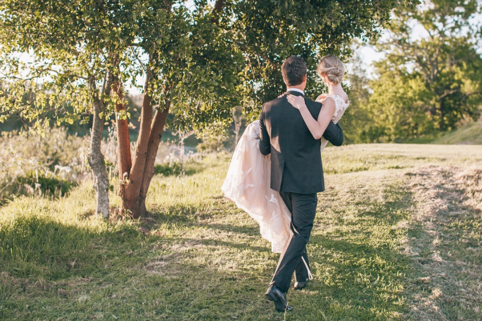 super cute bride and groom photography