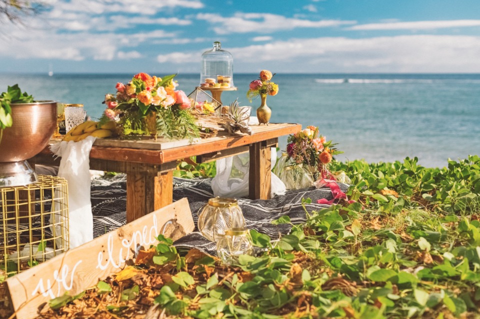 we eloped sign and sweetheart table