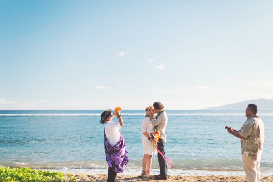 beach elopement ceremony