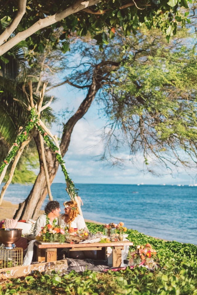 sweetheart table on the Hawaii beach