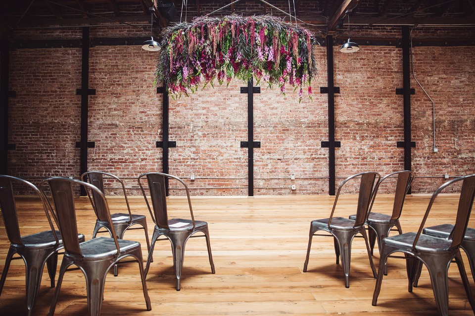 modern industrial fall wedding decor