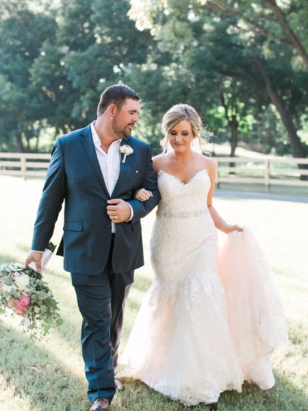 Soft Blush And Navy Southern Comfort Wedding At The Spain Ranch