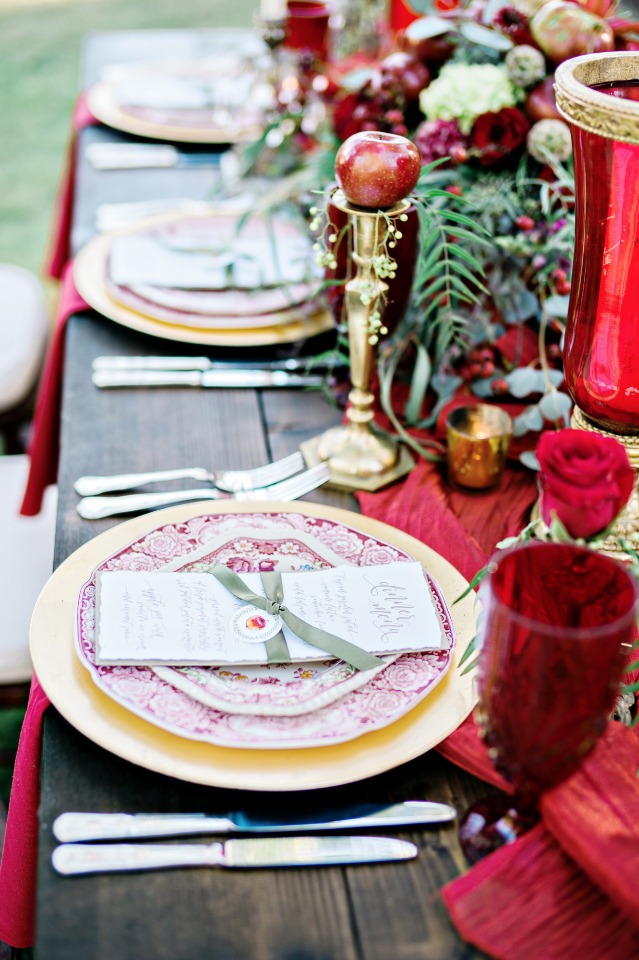 gold and candy apple red wedding table