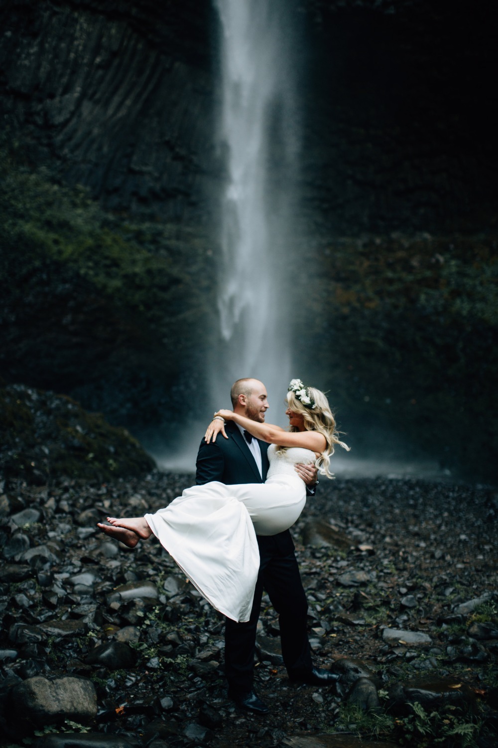 Waterfall wedding photo idea