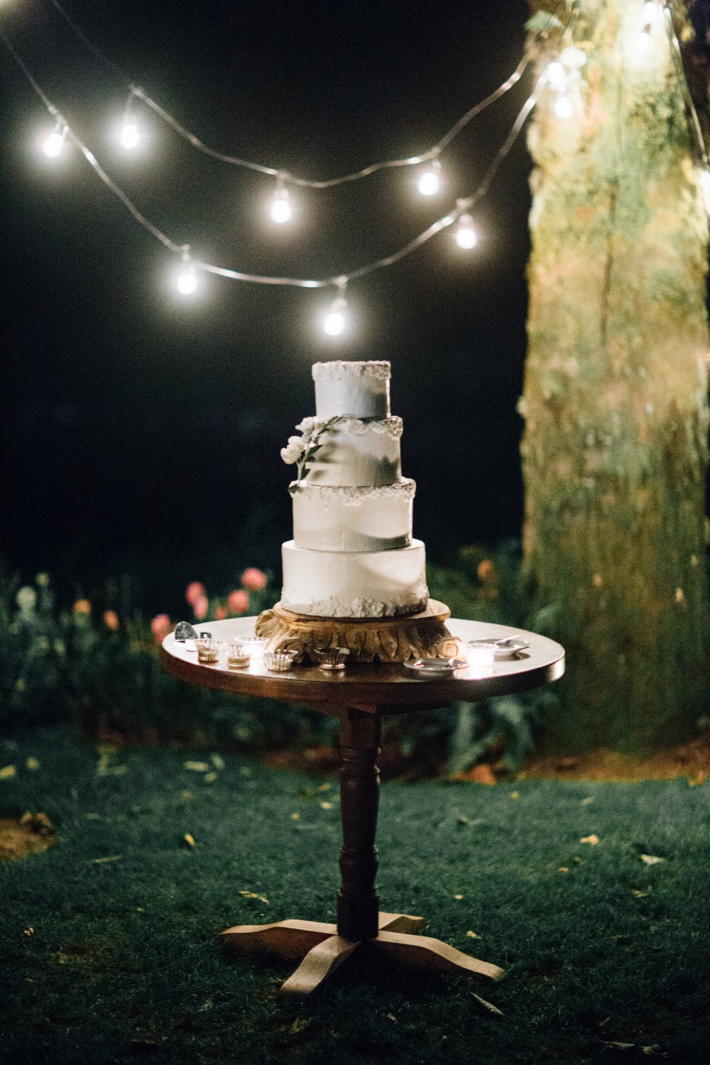 Simple wedding cake table idea