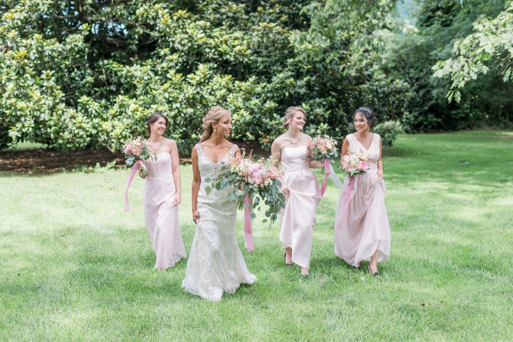 Pretty bridesmaids in pink dresses