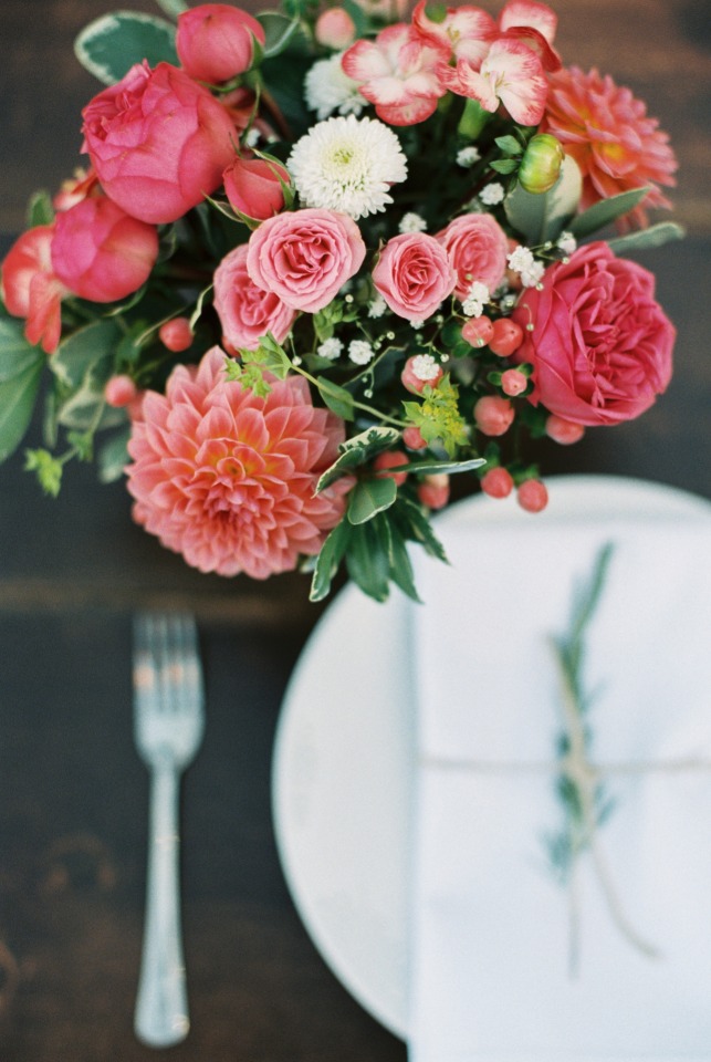 Cute mason jar floral arrangement for your reception tables