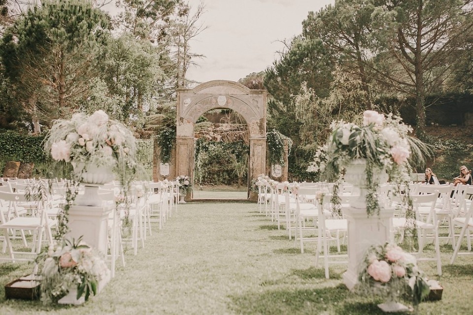English styled outdoor ceremony in Costa Brava