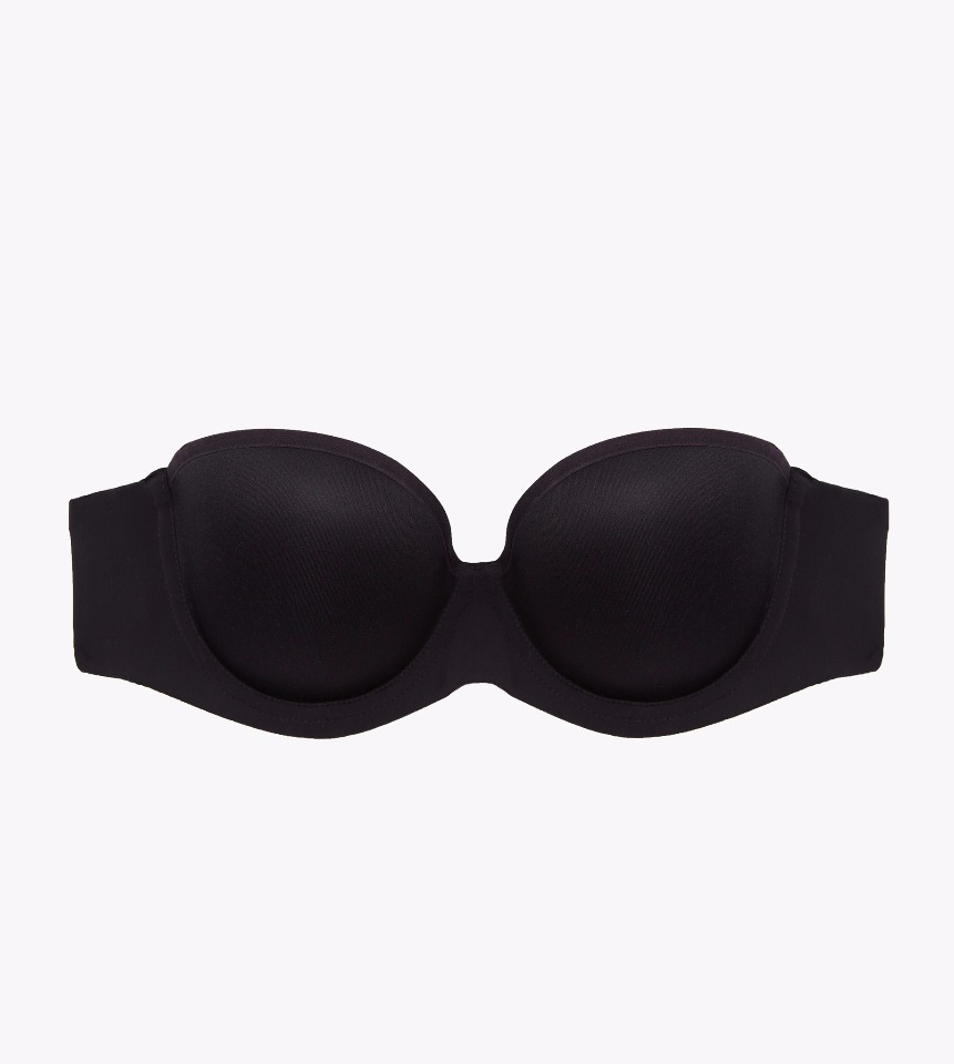 Black strapless bra for a perfect and seamless look