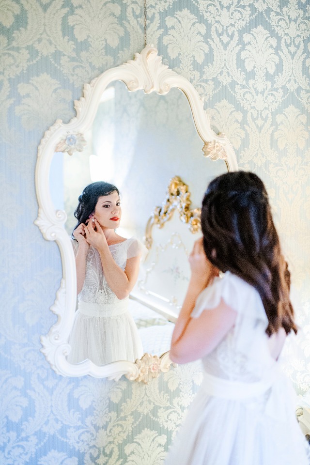 gold gilded mirror for getting ready
