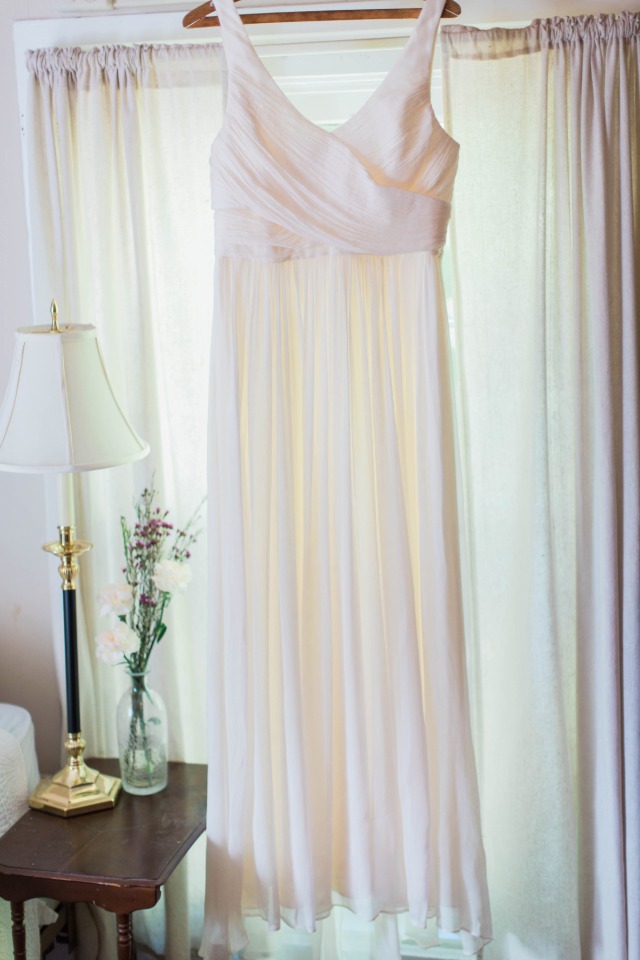 Simple and elegant wedding dress