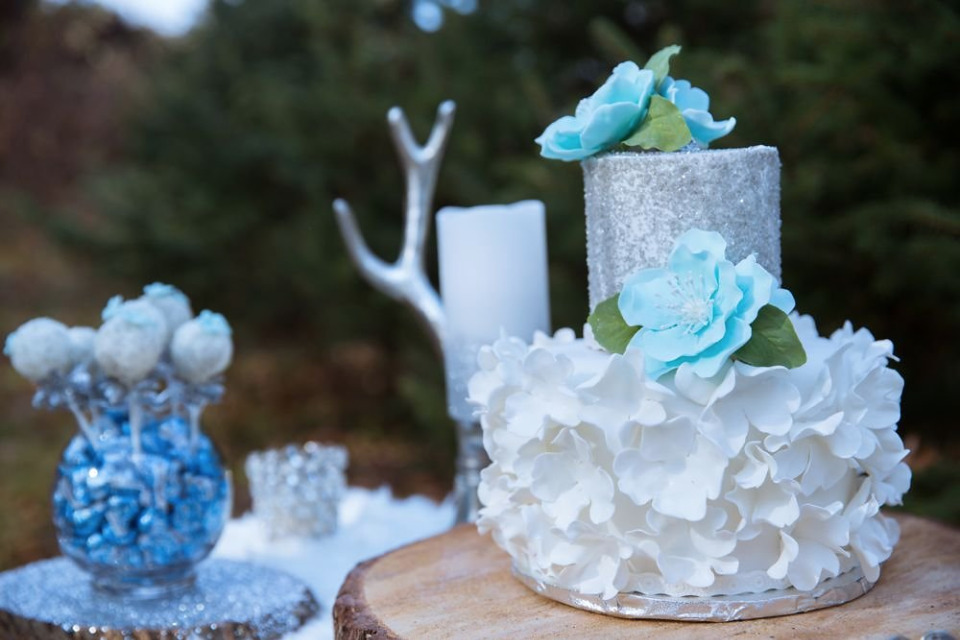 white flower and silver glitter wedding cake